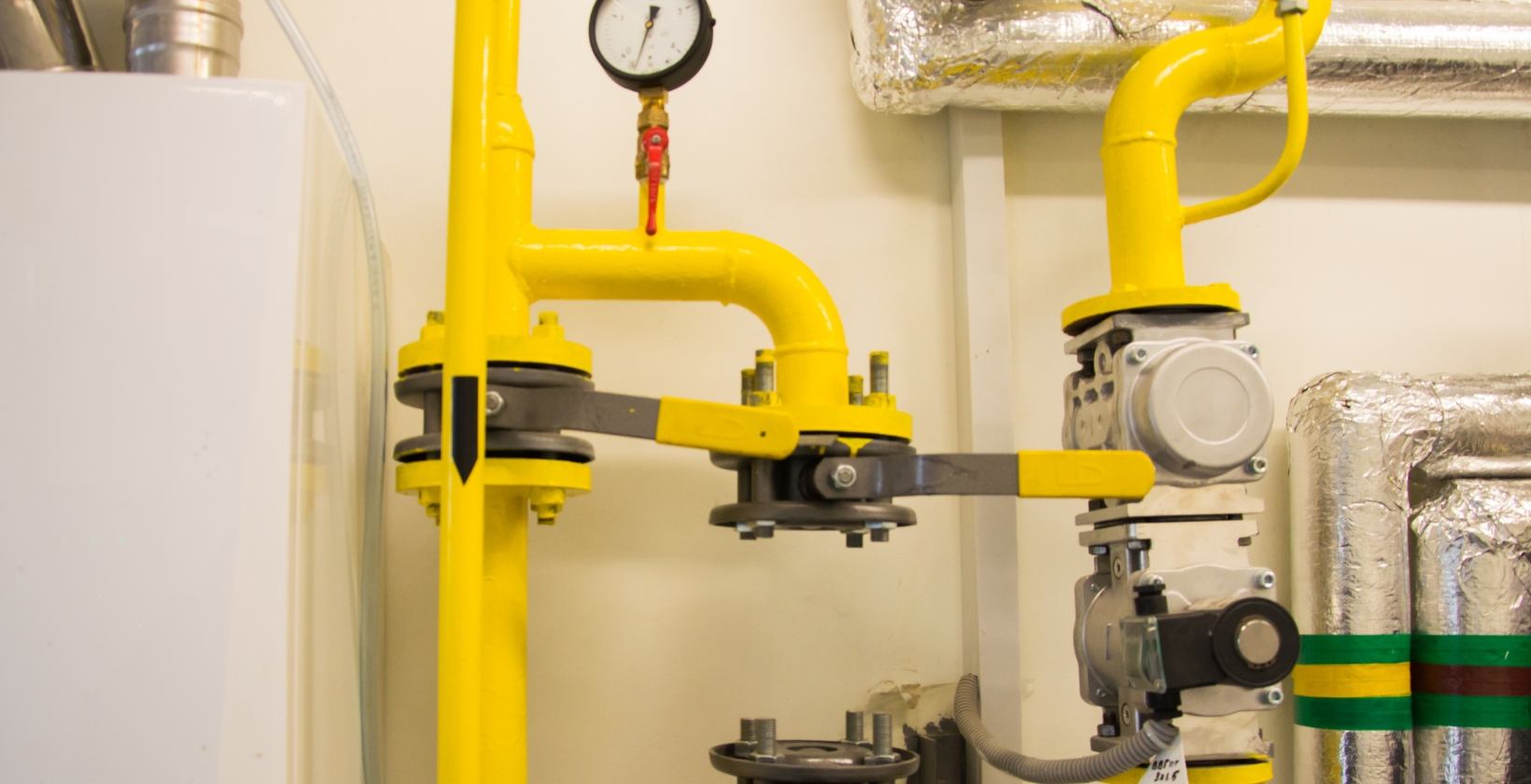 Commercial Gas Installation | Commercial Gas Pipework Yellow commercial gas pipework with pressure gauge, flanged valves and gas train in a plant room